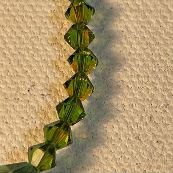 Czech crystal and glass lampworked beads green white necklace - Picture 10 of 13